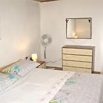 Feriehus Charming House In Sveti Jakov, Mountain View