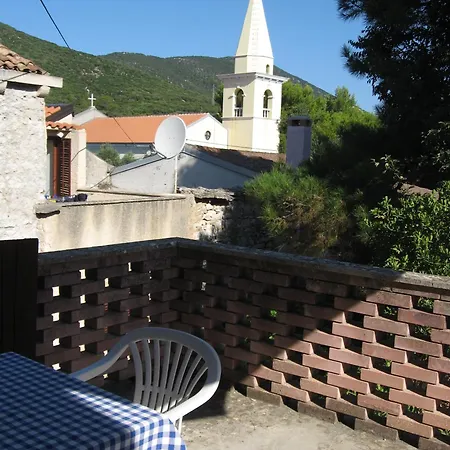 Charming House In Sveti Jakov, Mountain View 度假居