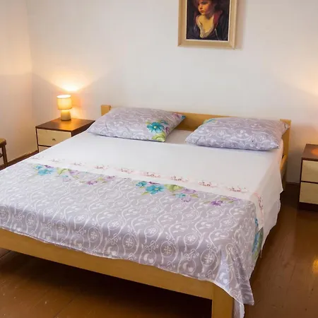 Charming House In Sveti Jakov, Mountain View