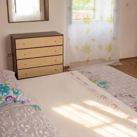 Charming House In Sveti Jakov, Mountain View