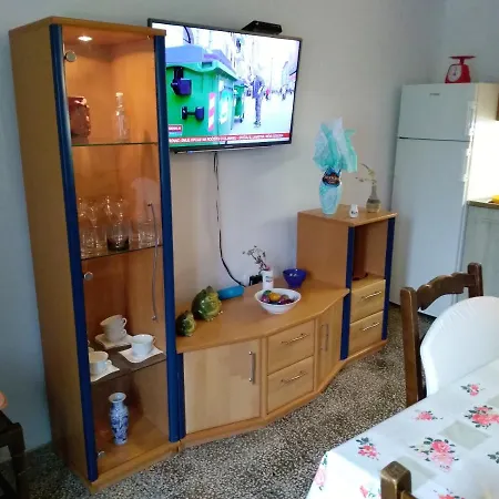 Charming House In Sveti Jakov, Mountain View בית נופש